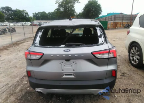 2021 Ford Escape S z USA, uszkodzony, nr VIN 1FMCU0F69MUA76761